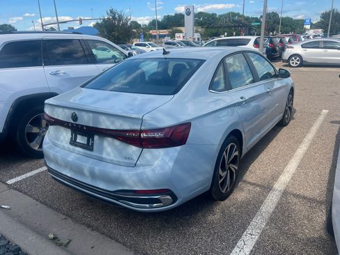 Used 2026 Volkswagen Jetta SEL FWD image 3
