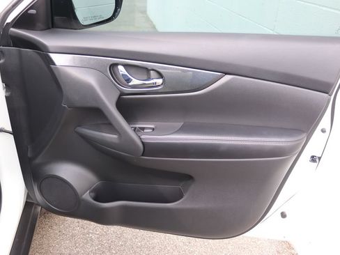 Used 2016 Nissan Rogue SL AWD/4WD image 34