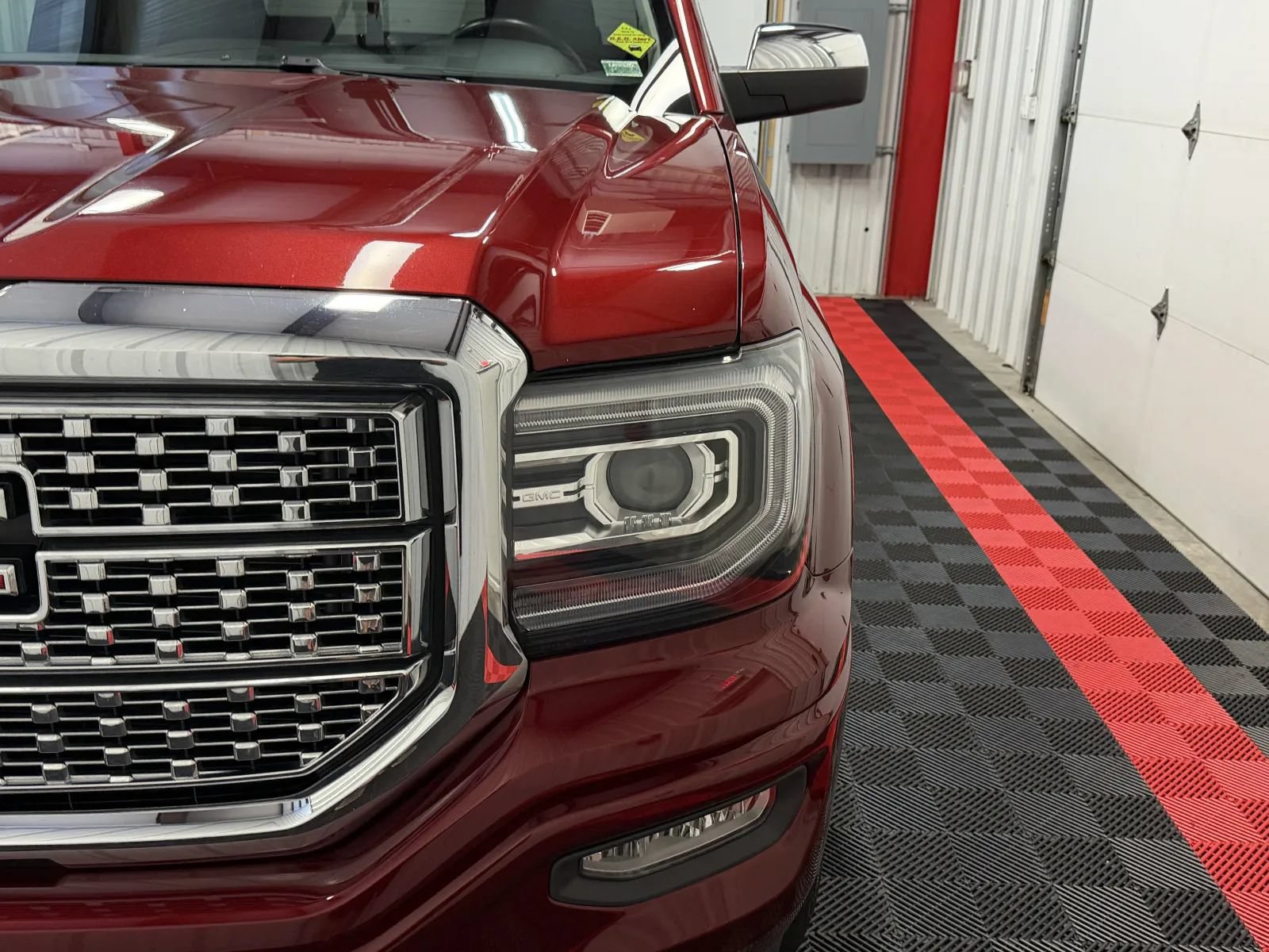 Used 2017 GMC Sierra 1500 Denali AWD/4WD image 8