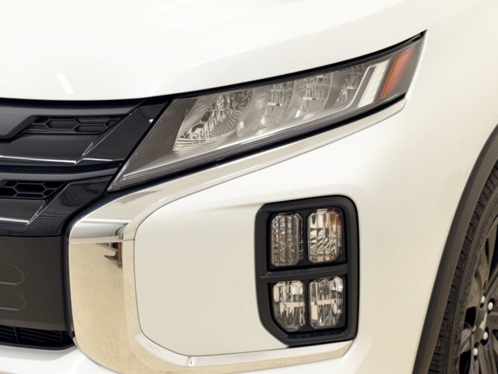 Used 2025 Mitsubishi Outlander Sport LE AWD/4WD image 12