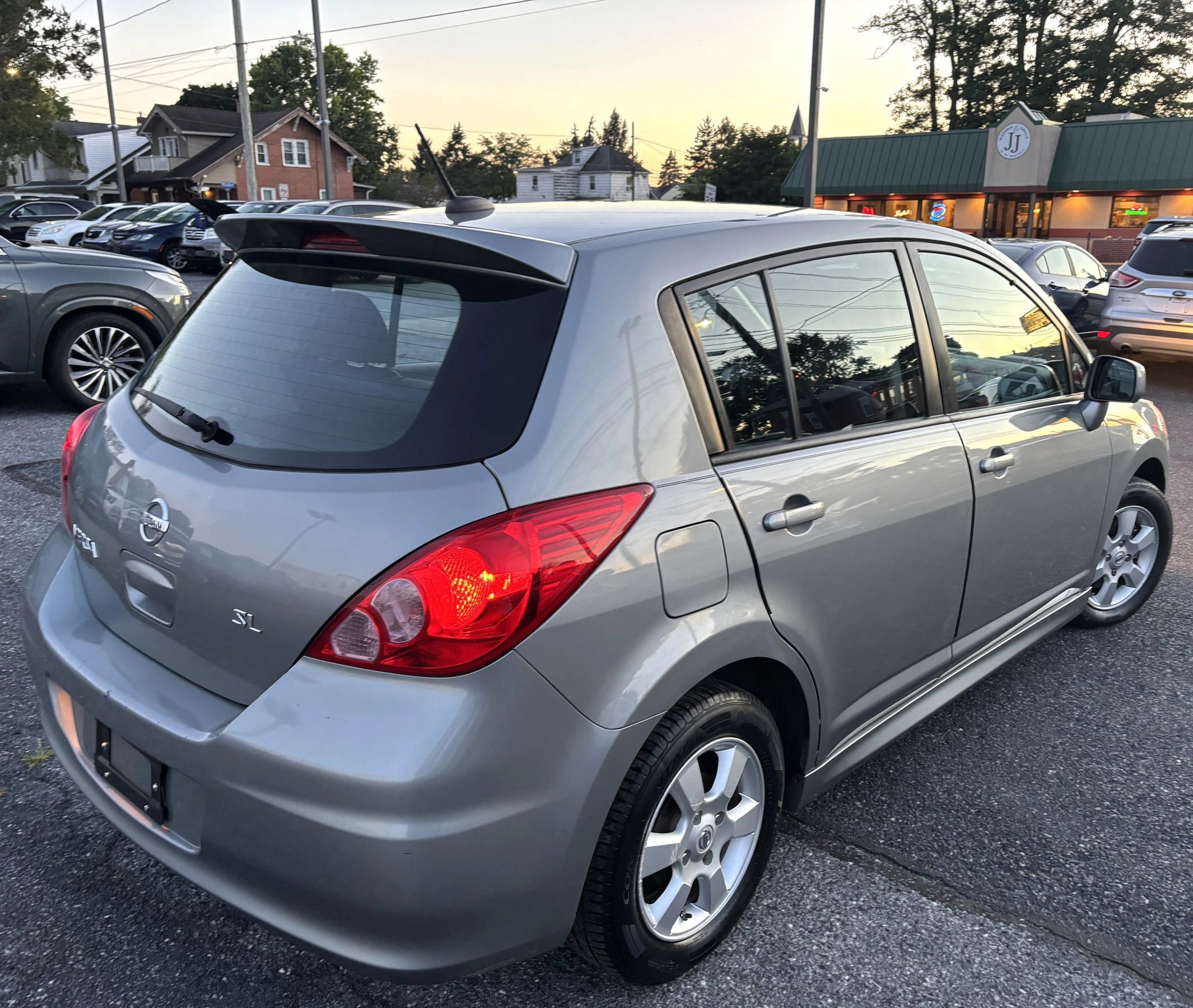 Used 2011 Nissan Versa Hatchback w/ Navigation/Satellite Pkg FWD image 5