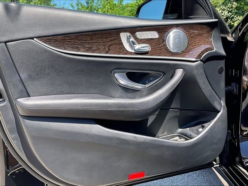 Used 2018 Mercedes-Benz E 400 4MATIC Sedan image 23