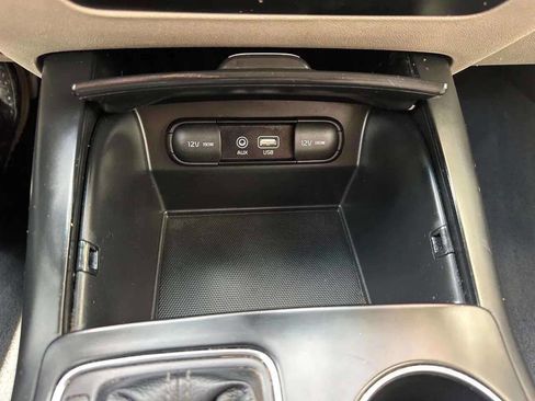 Used 2020 Kia Sorento LX image 49
