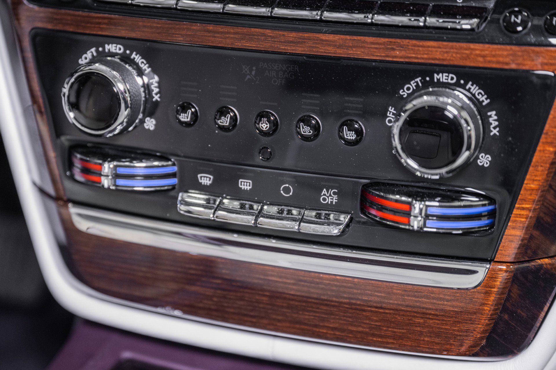 Used 2018 Rolls-Royce Phantom Sedan RWD image 42
