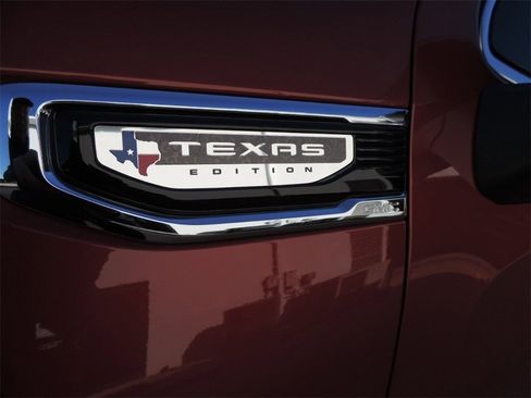 Certified 2025 GMC Sierra 1500 SLT image 12