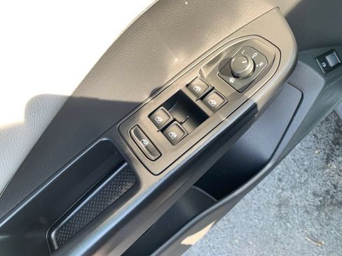 Used 2022 Volkswagen Taos SE w/ Panoramic Sunroof Package AWD/4WD image 19