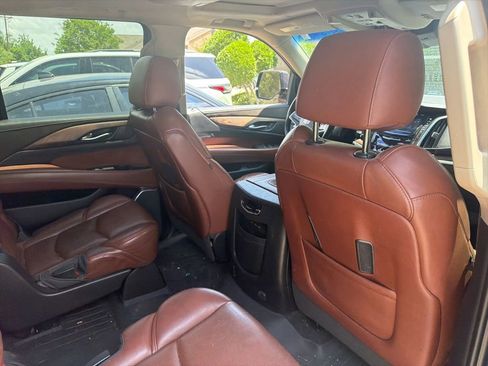 Used 2017 Cadillac Escalade ESV Premium Luxury RWD image 14