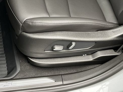 Used 2026 Cadillac XT5 Luxury w/ LPO, Floor Liner Package AWD/4WD image 9