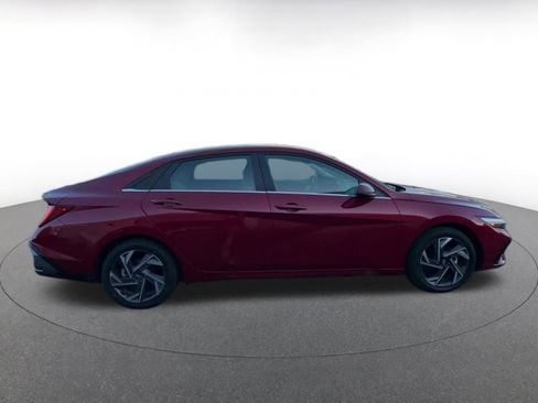 Used 2025 Hyundai Elantra Limited image 16