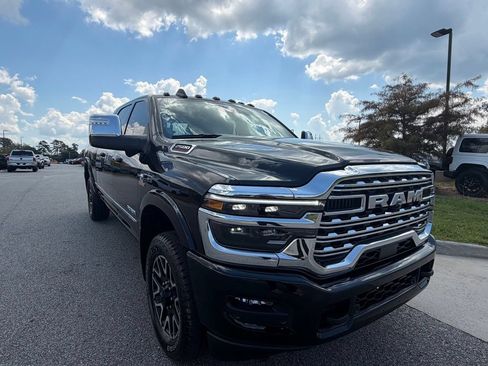 Used 2025 RAM 2500 Limited AWD/4WD image 8