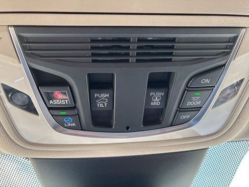 Used 2023 Acura MDX SH-AWD w/ Technology Package image 35