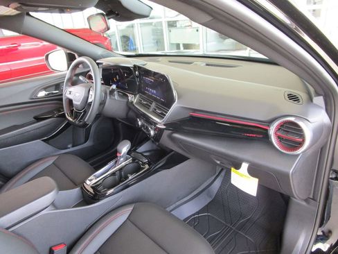 New 2026 Chevrolet Trax RS w/ Sunroof Package image 25