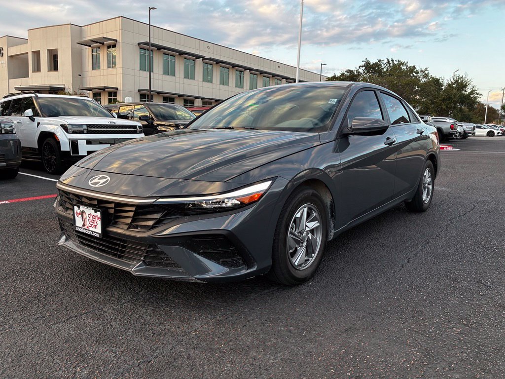 Certified 2026 Hyundai Elantra SE FWD image 1