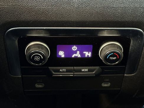 Used 2024 Chevrolet Suburban LT image 19