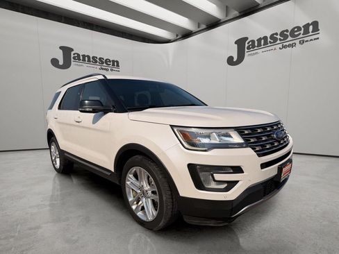 Used 2016 Ford Explorer XLT w/ Equipment Group 202A AWD/4WD image 6