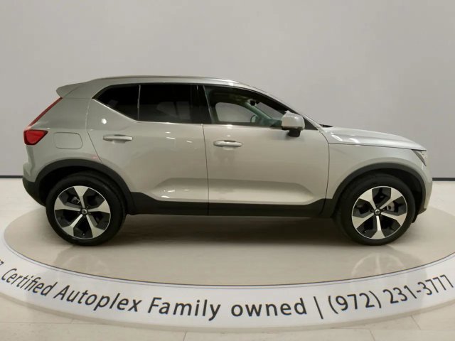 Used 2025 Volvo XC40 B5 Plus AWD/4WD image 6