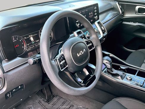 Used 2022 Kia Sorento LX FWD image 17
