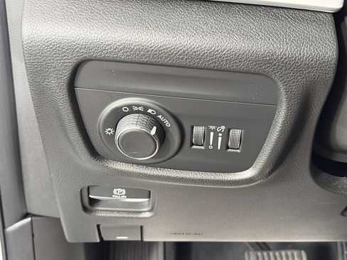 Used 2023 Jeep Grand Cherokee L Laredo image 30