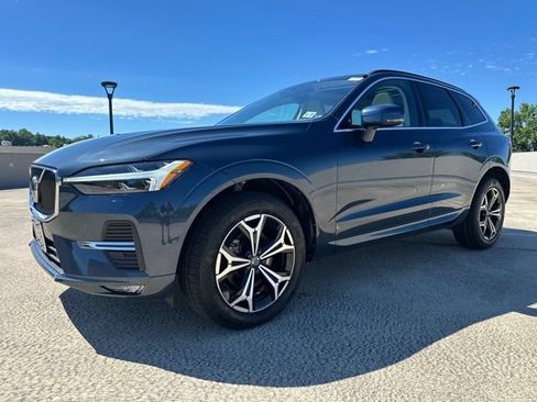 Certified 2022 Volvo XC60 B5 Momentum w/ Climate Package AWD/4WD image 4