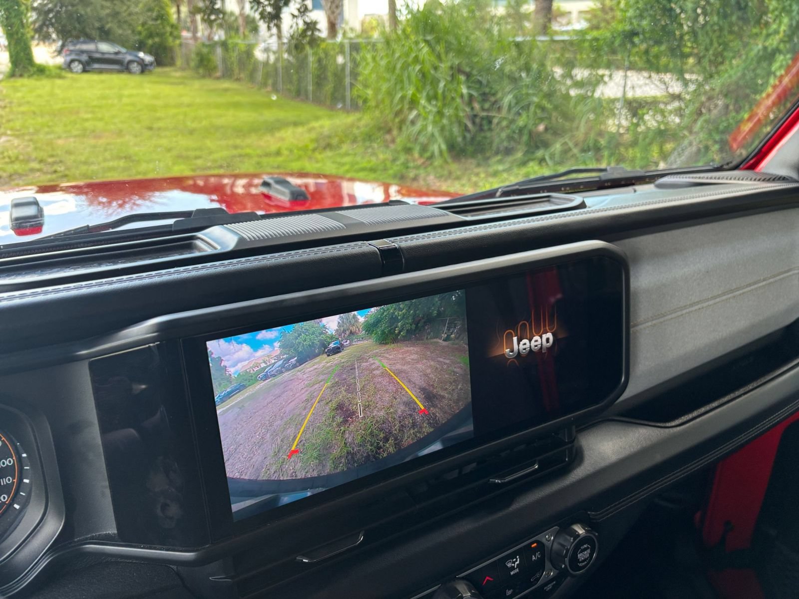 Used 2025 Jeep Wrangler Unlimited Sahara AWD/4WD image 25