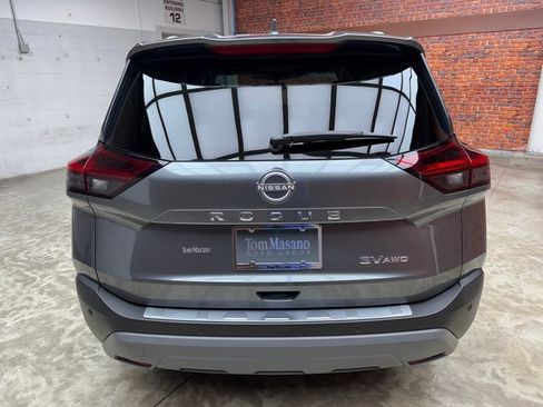 Used 2022 Nissan Rogue SV w/ SV Premium Package image 4