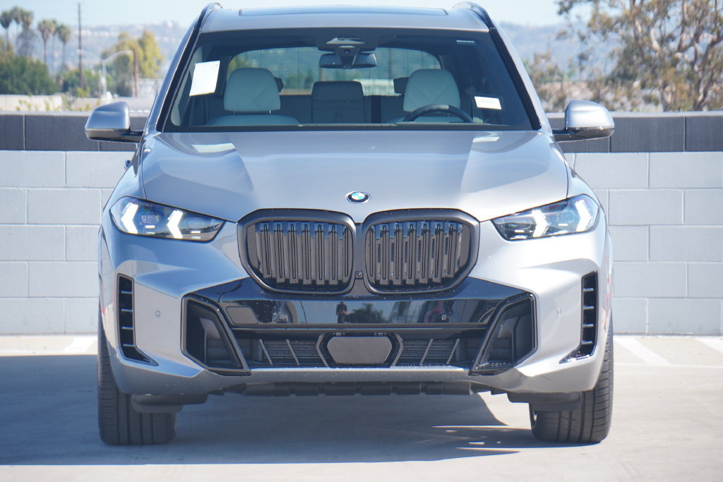 Used 2026 BMW X5 sDrive40i w/ M Sport Package RWD image 2