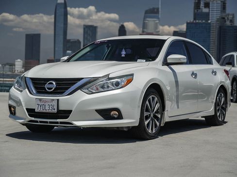 Used 2016 Nissan Altima 2.5 SV w/ Convenience Package FWD image 1