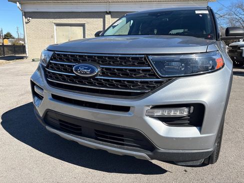 Used 2024 Ford Explorer XLT w/ Equipment Group 202A image 7