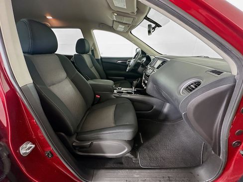 Used 2017 Nissan Pathfinder SV image 30