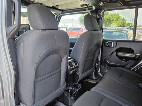 Used 2020 Jeep Wrangler Unlimited Sahara AWD/4WD image 15
