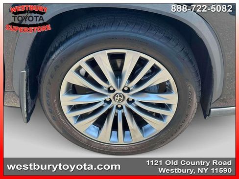 Used 2023 Toyota Highlander Platinum AWD/4WD image 12