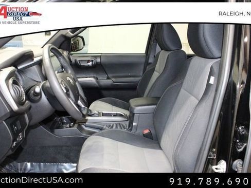 Used 2021 Toyota Tacoma TRD Off-Road image 8