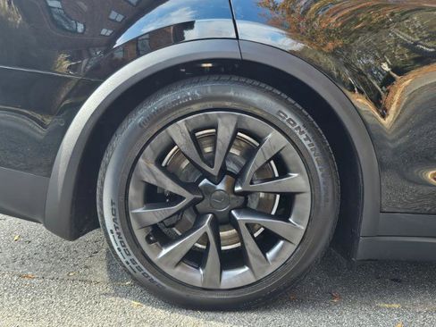 Used 2022 Tesla Model X image 19