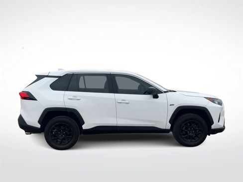 Used 2022 Toyota RAV4 LE image 2