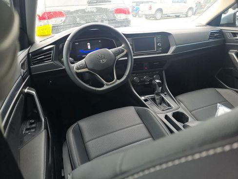 Used 2024 Volkswagen Jetta SE w/ Panoramic Sunroof Package FWD image 3