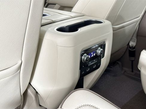 Used 2021 GMC Yukon Denali w/ Denali Premium Package image 16