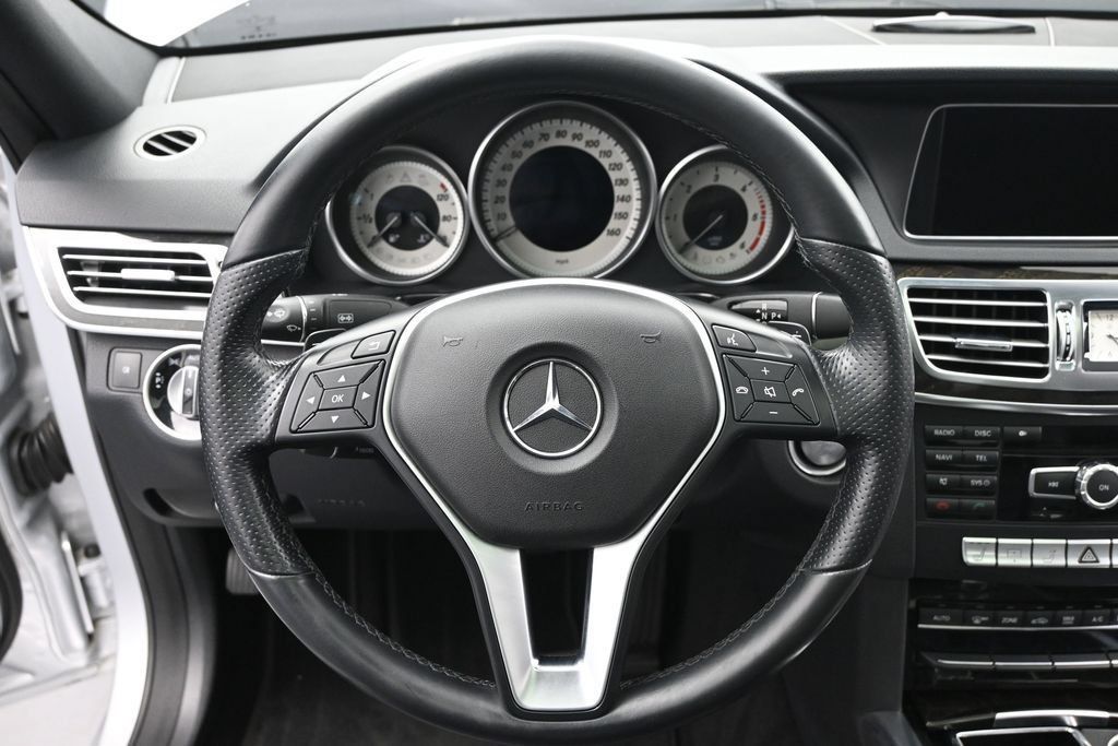 Used 2014 Mercedes-Benz E 250 BlueTEC Sedan image 24