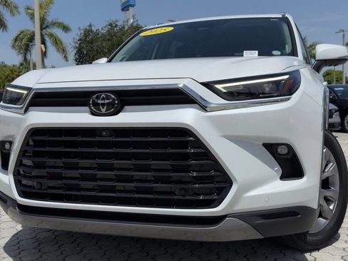 Used 2025 Toyota Grand Highlander FWD image 2