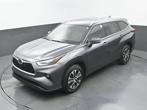 Used 2021 Toyota Highlander XLE FWD image 31