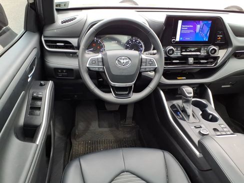 Certified 2024 Toyota Highlander XSE AWD/4WD image 7