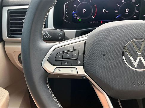 Used 2023 Volkswagen Atlas SE AWD/4WD image 18