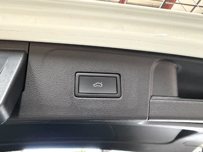 Used 2025 Volkswagen Atlas SE FWD image 28