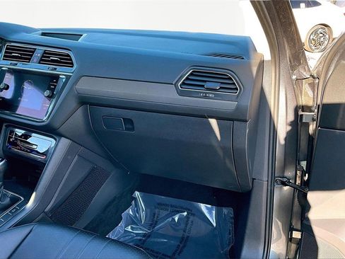Used 2022 Volkswagen Tiguan SE image 17