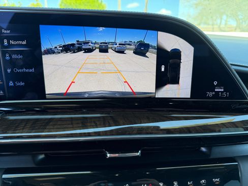 Certified 2022 Cadillac Escalade Premium Luxury Platinum w/ LPO, Radiant Package AWD/4WD image 18