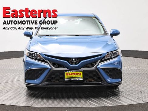 Used 2023 Toyota Camry SE FWD image 2