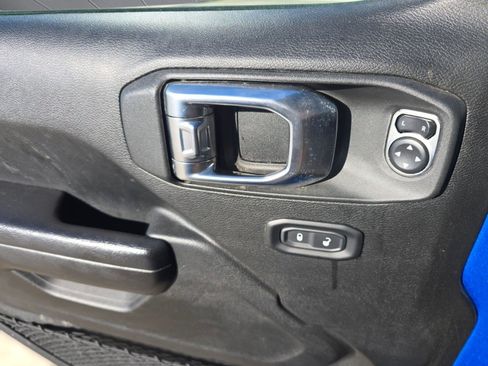 Used 2023 Jeep Gladiator Sport image 19