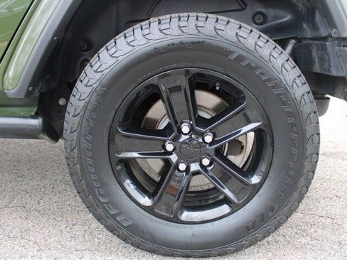 Used 2020 Jeep Wrangler Unlimited Sahara image 11