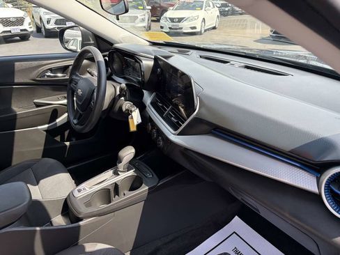 Used 2024 Chevrolet Trax LS FWD image 30
