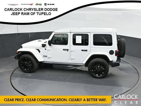 Used 2025 Jeep Wrangler Unlimited Sahara w/ Safety Group AWD/4WD image 37