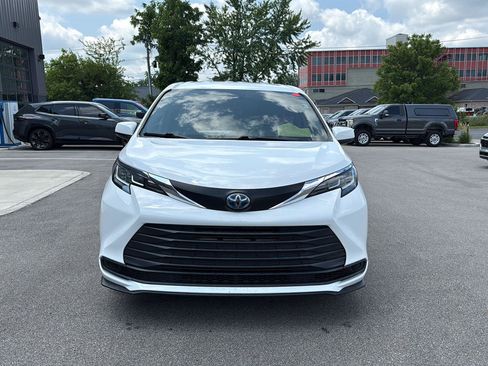 Used 2021 Toyota Sienna LE FWD image 8